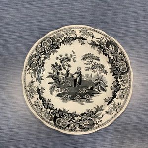 Spode Collection dinner plate.